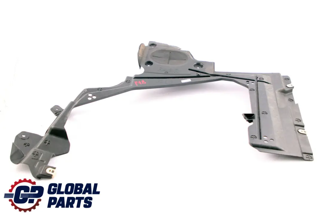 Rivestimento sottoscocca Serbatoio Destro Scudo Pavimento per BMW X1 F48 con numero di parte 7354760 BMW X1 F48 Rivestimento sottoscocca Serbatoio Destro Scudo Pavimento - SKU 7354760 - Numero di parte 7354760