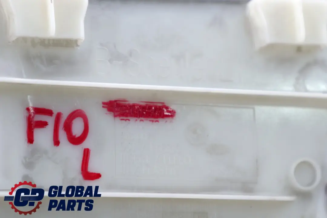 Copertura Colonna B Pilastro superiore sinistro Grigio 9116349 per BMW F10 F11 con numero di parte 7358985 BMW F10 F11 Copertura Colonna B Pilastro superiore sinistro Grigio 9116349 - SKU 7358985 - Numero di parte 7358985