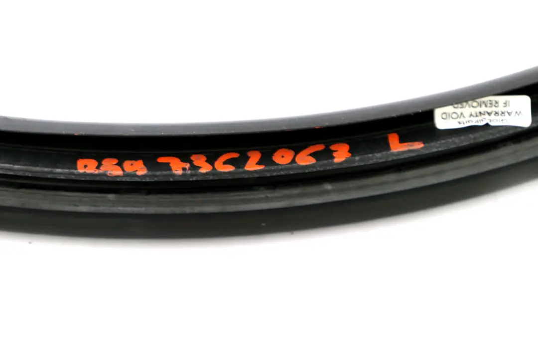 Guarnizione paraspruzzi porta anteriore sinistra per Mini Roadster R59 con numero di parte 7362067 Mini Roadster R59 Guarnizione paraspruzzi porta anteriore sinistra - SKU 7362067 - Numero di parte 7362067