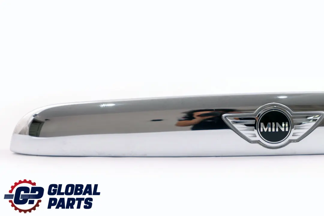 Tapa trasera maletero Embellecedor cromado para Mini Cooper F55 F56 F57 con número de pieza 7362121 Mini Cooper F55 F56 F57 Tapa trasera maletero Embellecedor cromado - SKU 7362121 - Número de pieza 7362121
