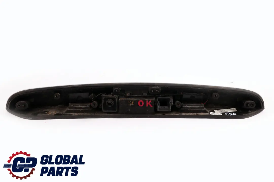 Rivestimento del coperchio bagagliaio cromato per Mini Cooper F55 F56 F57 con numero di parte 7362121 Mini Cooper F55 F56 F57 Rivestimento del coperchio bagagliaio cromato - SKU 7362121 - Numero di parte 7362121