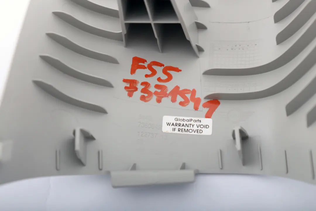 Osłona słupka D lewy szary do Mini Cooper F55 o numerze 7371541 Mini Cooper F55 Osłona słupka D lewy szary - SKU 7371541 - Numer Części 7371541