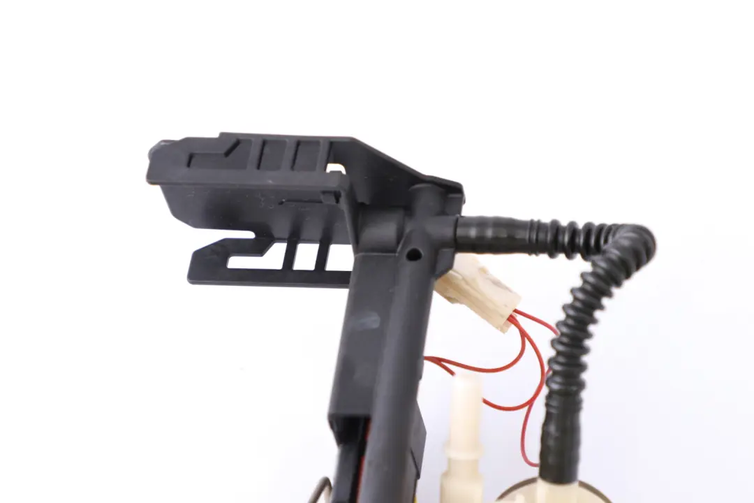 Benzin Saugstrahlpumpe mit Leitungen Sensor für BMW 5 6 er E60 E61 E63 mit Teilenummer 6765843 BMW 5 6 er E60 E61 E63 Benzin Saugstrahlpumpe mit Leitungen Sensor - SKU 7373470 - Teilenummer 6765843