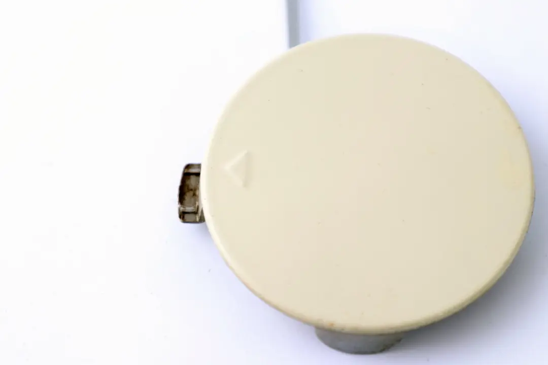 Mini F56 Tapa Ojo De Remolque Parachoques Trasero Derecho Pepper Blanco - 850 - SKU 7380012-PW1 - Número de pieza 7380012