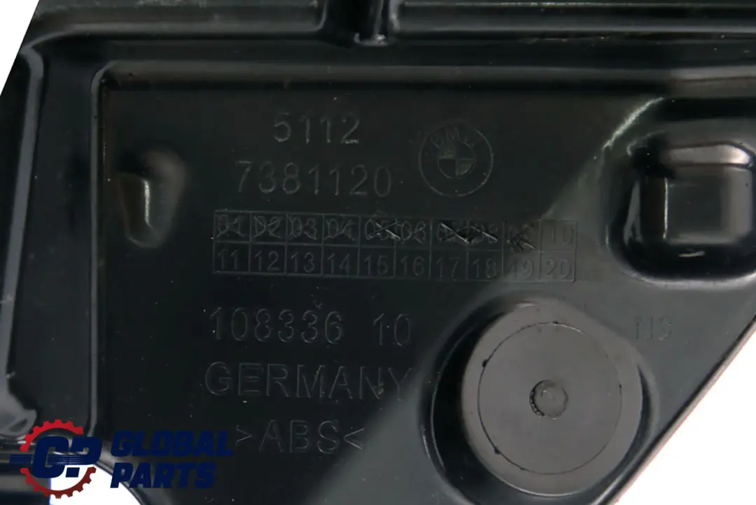 Montaje Esquina Parachoques Trasero Derecho Trim para BMW X1 F48 M Sport con número de pieza 7381120 BMW X1 F48 M Sport Montaje Esquina Parachoques Trasero Derecho Trim - SKU 7381120 - Número de pieza 7381120