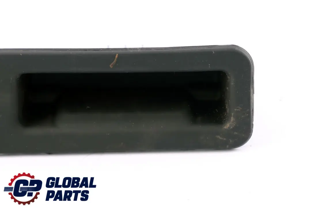 Coperchio Bagagliaio Maniglia Pulsante Blocco per BMW F40 con numero di parte 7381867 BMW F40 Coperchio Bagagliaio Maniglia Pulsante Blocco - SKU 7381867 - Numero di parte 7381867