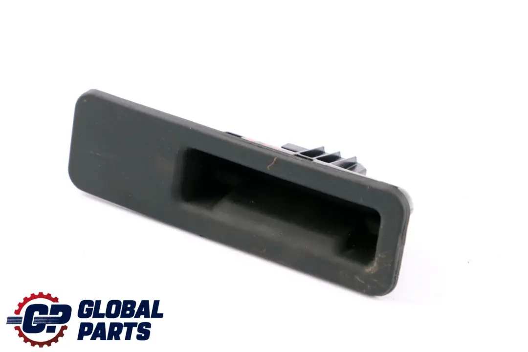 Tapa Maletero Empuñadura Portón Trasero Botón Cierre Maletero para BMW F40 con número de pieza 7381867 BMW F40 Tapa Maletero Empuñadura Portón Trasero Botón Cierre Maletero - SKU 7381867 - Número de pieza 7381867