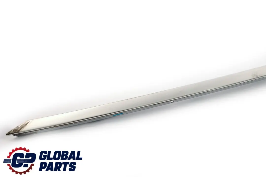 Delantero Derecho Trim Ventana Marco Superior Puerta Alu Satiniert para BMW F10 F11 con número de pieza 7392174 BMW F10 F11 Delantero Derecho Trim Ventana Marco Superior Puerta Alu Satiniert - SKU 7392174 - Número de pieza 7392174