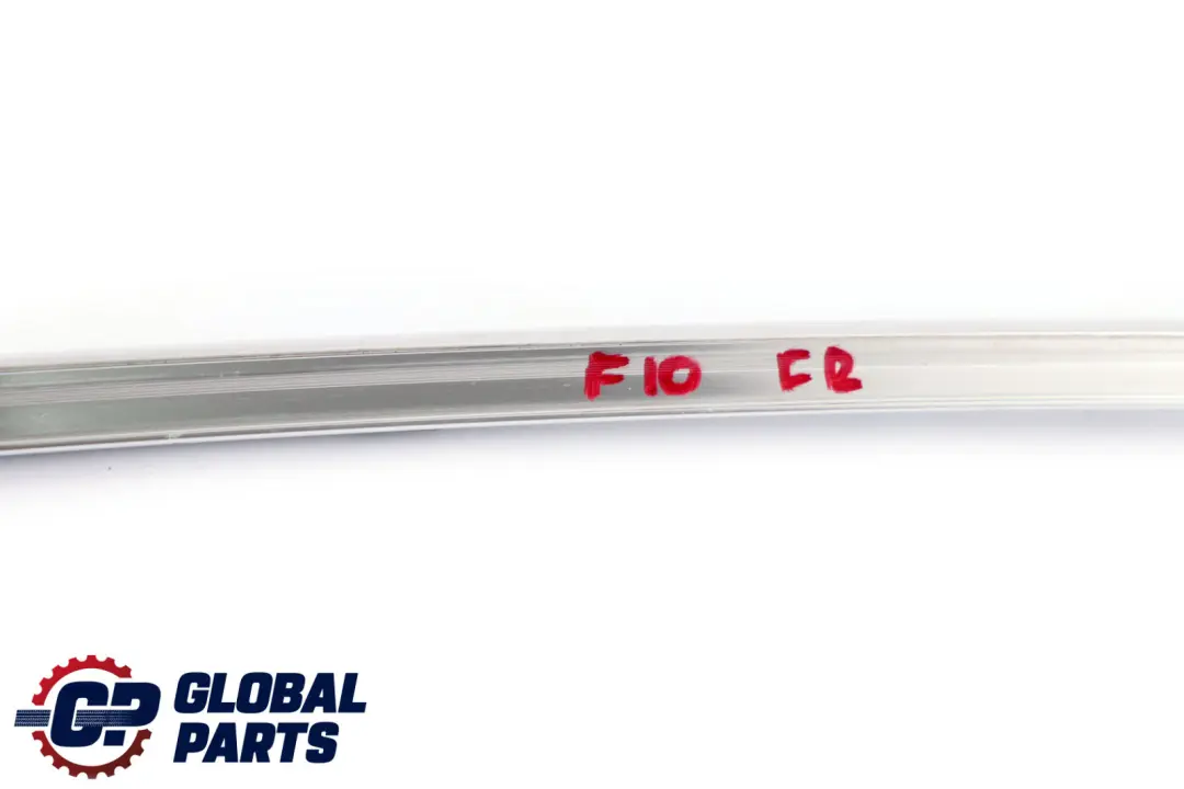 Delantero Derecho Trim Ventana Marco Superior Puerta Alu Satiniert para BMW F10 F11 con número de pieza 7392174 BMW F10 F11 Delantero Derecho Trim Ventana Marco Superior Puerta Alu Satiniert - SKU 7392174 - Número de pieza 7392174