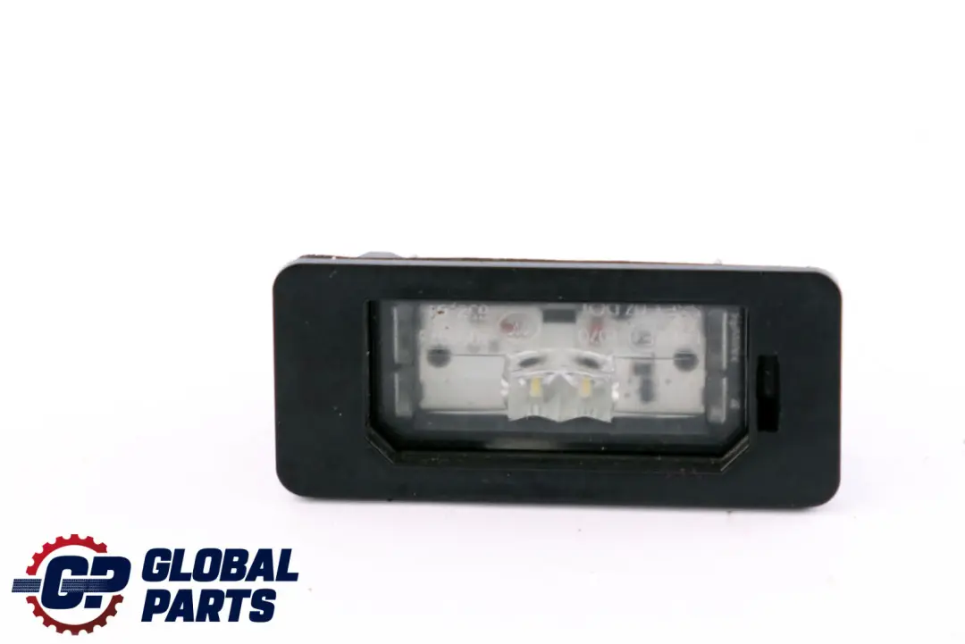 Luz de matrícula Touring para BMW F40 G30 con número de pieza 7410302 BMW F40 G30 Luz de matrícula Touring - SKU 7410302 - Número de pieza 7410302