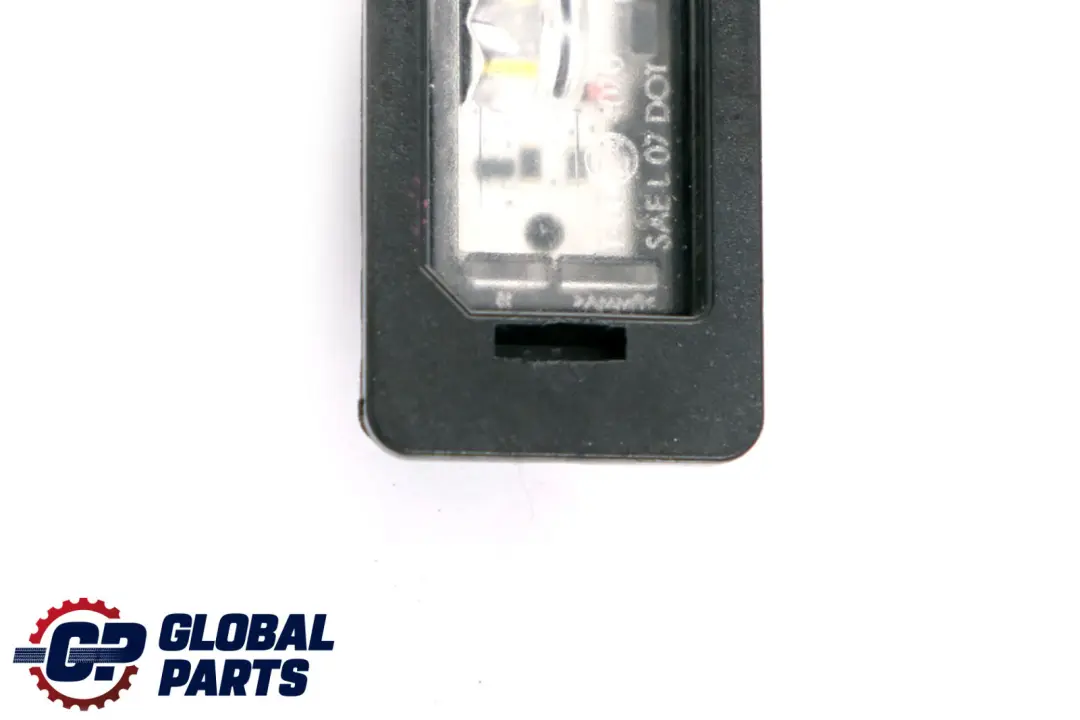 Luz de matrícula Touring para BMW F40 G30 con número de pieza 7410302 BMW F40 G30 Luz de matrícula Touring - SKU 7410302 - Número de pieza 7410302