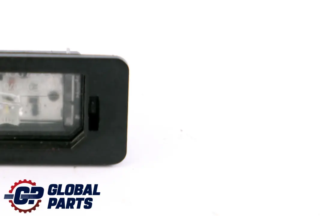 Luz de matrícula Touring para BMW F40 G30 con número de pieza 7410302 BMW F40 G30 Luz de matrícula Touring - SKU 7410302 - Número de pieza 7410302