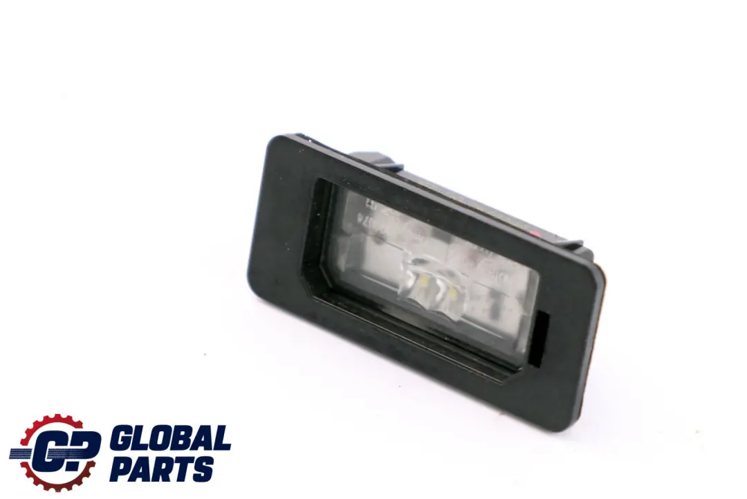 Luz de matrícula Touring para BMW F40 G30 con número de pieza 7410302 BMW F40 G30 Luz de matrícula Touring - SKU 7410302 - Número de pieza 7410302
