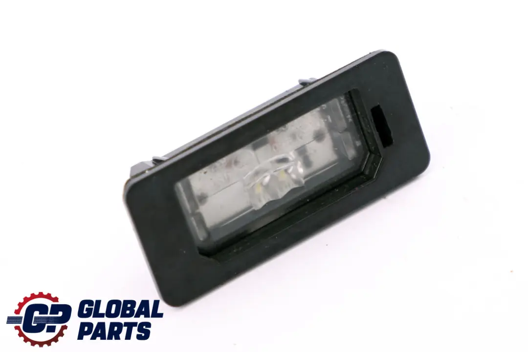 Luz de matrícula Touring para BMW F40 G30 con número de pieza 7410302 BMW F40 G30 Luz de matrícula Touring - SKU 7410302 - Número de pieza 7410302