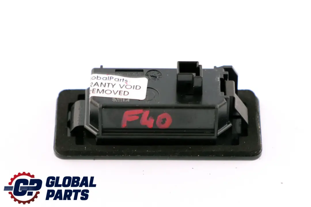 Luz de matrícula Touring para BMW F40 G30 con número de pieza 7410302 BMW F40 G30 Luz de matrícula Touring - SKU 7410302 - Número de pieza 7410302