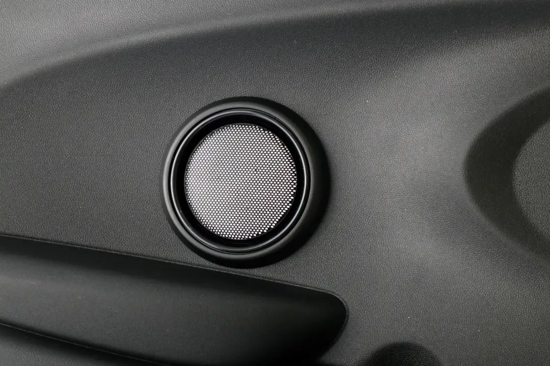 Tapicerka boczek drzwi lewy tył Hi-Fi do MINI F56 o numerze 7410573 MINI F56 Tapicerka boczek drzwi lewy tył Hi-Fi - SKU 7410573 - Numer Części 7410573