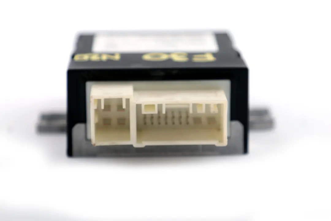 Unità di controllo per modulo pompa carburante per BMW F10 F20 F30 con numero di parte 7411595 BMW F10 F20 F30 Unità di controllo per modulo pompa carburante - SKU 7411595 - Numero di parte 7411595