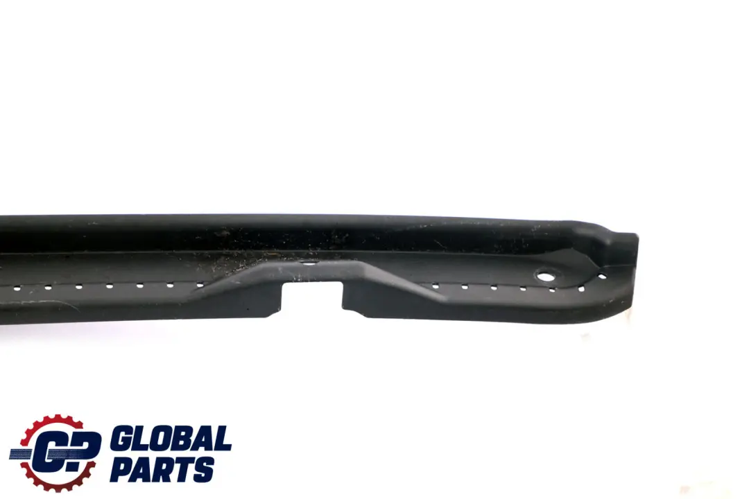 Pannello di copertura della fessura del cofano per BMW X1 F48 con numero di parte 7427124 BMW X1 F48 Pannello di copertura della fessura del cofano - SKU 7427124 - Numero di parte 7427124