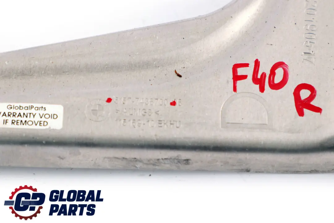 Staffa Rivestimento Sottopavimento Destra per BMW F40 F44 con numero di parte 7436700 BMW F40 F44 Staffa Rivestimento Sottopavimento Destra - SKU 7436700 - Numero di parte 7436700