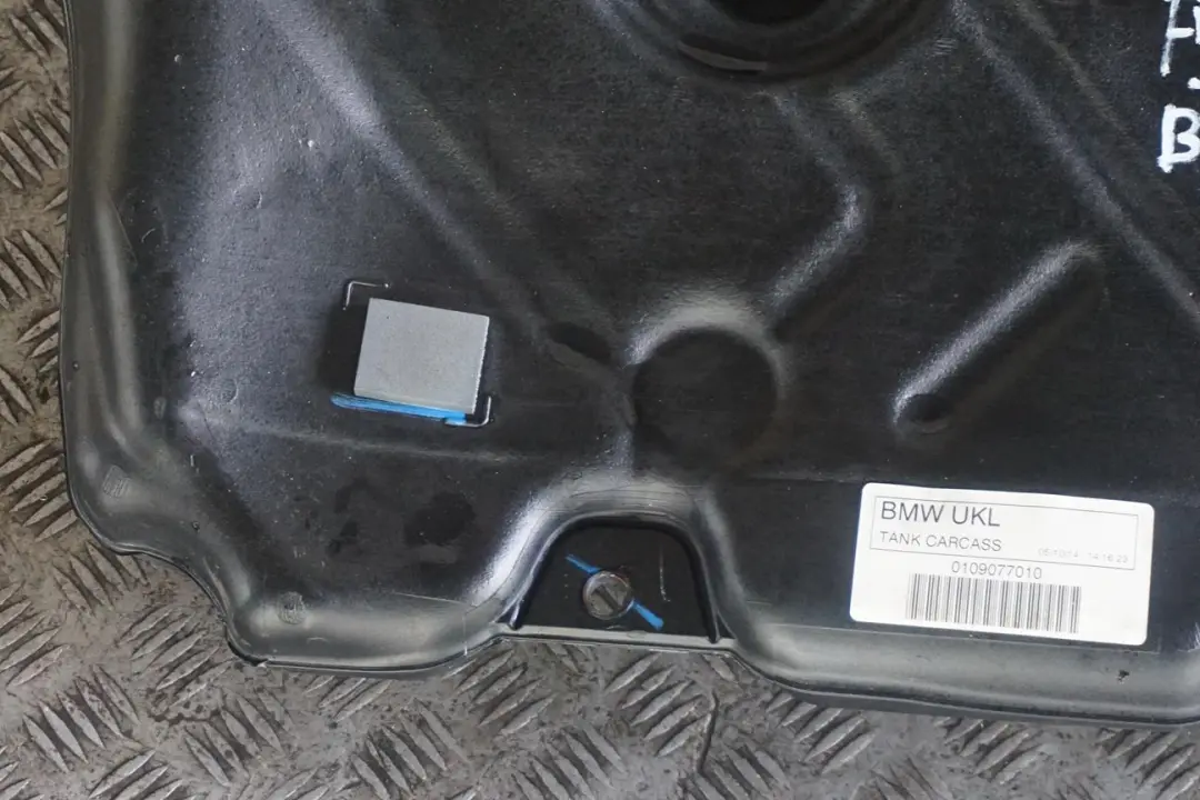 B37 B47 Diesel Kunststoff Bare Kraftstofftank 44L für Mini Cooper F55 F56 F57 mit Teilenummer 7440792 Mini Cooper F55 F56 F57 B37 B47 Diesel Kunststoff Bare Kraftstofftank 44L - SKU 7440792-1 - Teilenummer 7440792