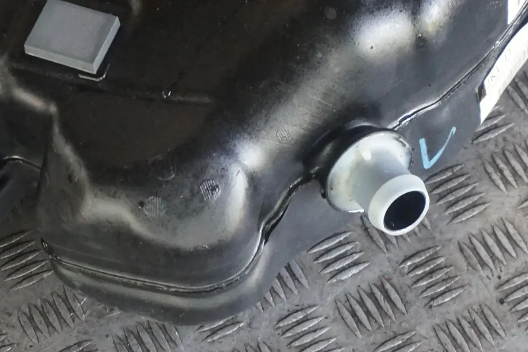 B37 B47 Diesel Kunststoff Bare Kraftstofftank 44L für Mini Cooper F55 F56 F57 mit Teilenummer 7440792 Mini Cooper F55 F56 F57 B37 B47 Diesel Kunststoff Bare Kraftstofftank 44L - SKU 7440792-1 - Teilenummer 7440792