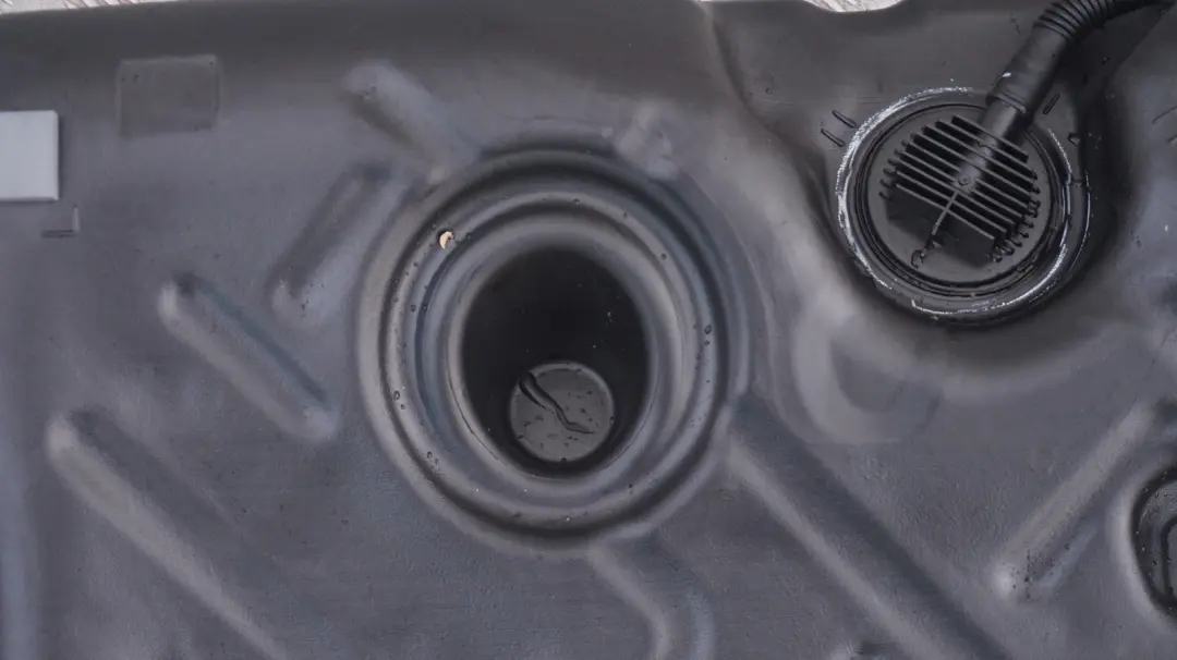 B37 B47 Diesel Tanque De combustible De plastico para Mini Cooper F55 F56 F57 con número de pieza 7440792 Mini Cooper F55 F56 F57 B37 B47 Diesel Tanque De combustible De plastico - SKU 7440792 - Número de pieza 7440792