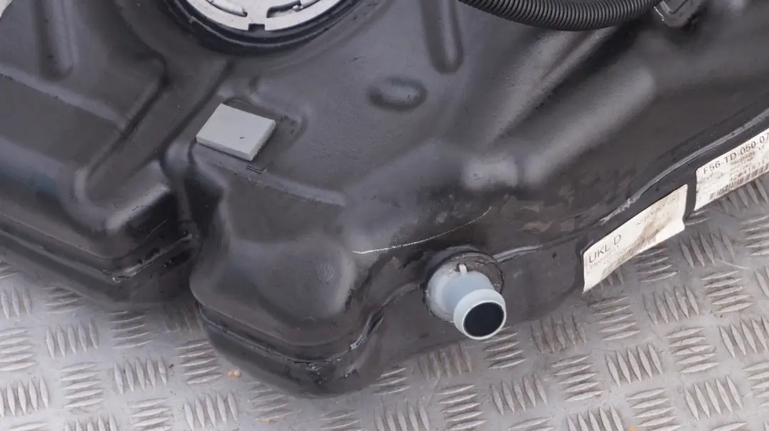 B37 B47 Diesel Reservoir de Carburant Plastique 44L pour Mini Cooper F55 F56 F57 à propos du numéro de pièce 7440792 Mini Cooper F55 F56 F57 B37 B47 Diesel Reservoir de Carburant Plastique 44L - SKU 7440792 - Numéro de pièce 7440792