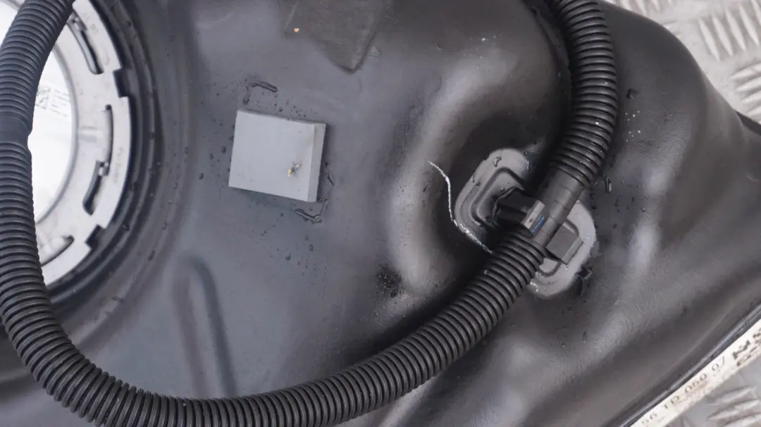 B37 B47 Diesel Serbatoio Carburante Plastica 44L per Mini Cooper F55 F56 F57 con numero di parte 7440792 Mini Cooper F55 F56 F57 B37 B47 Diesel Serbatoio Carburante Plastica 44L - SKU 7440792 - Numero di parte 7440792