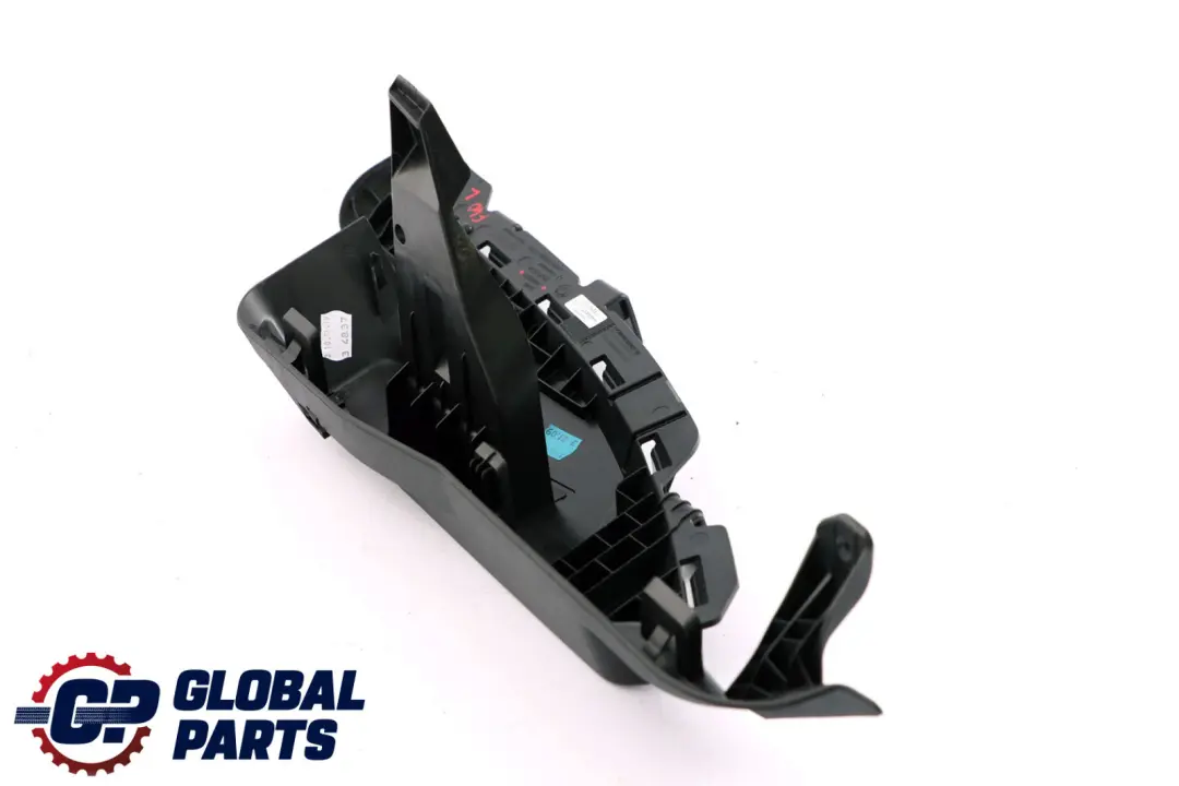 Support de vitre arrière gauche Noir pour BMW F40 à propos du numéro de pièce 7448227 BMW F40 Support de vitre arrière gauche Noir - SKU 7448227 - Numéro de pièce 7448227