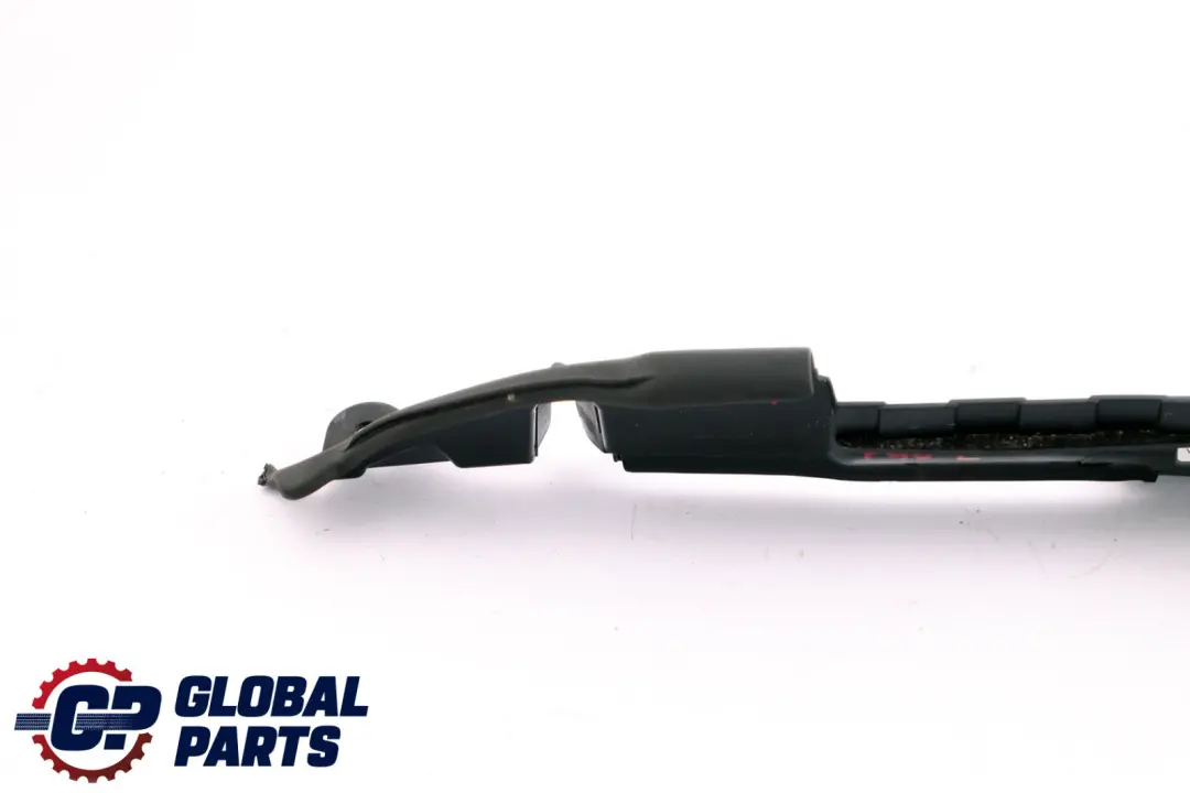 Joint d'étanchéité du capot gauche pour BMW F40 F44 à propos du numéro de pièce 7450921 BMW F40 F44 Joint d'étanchéité du capot gauche - SKU 7450921 - Numéro de pièce 7450921