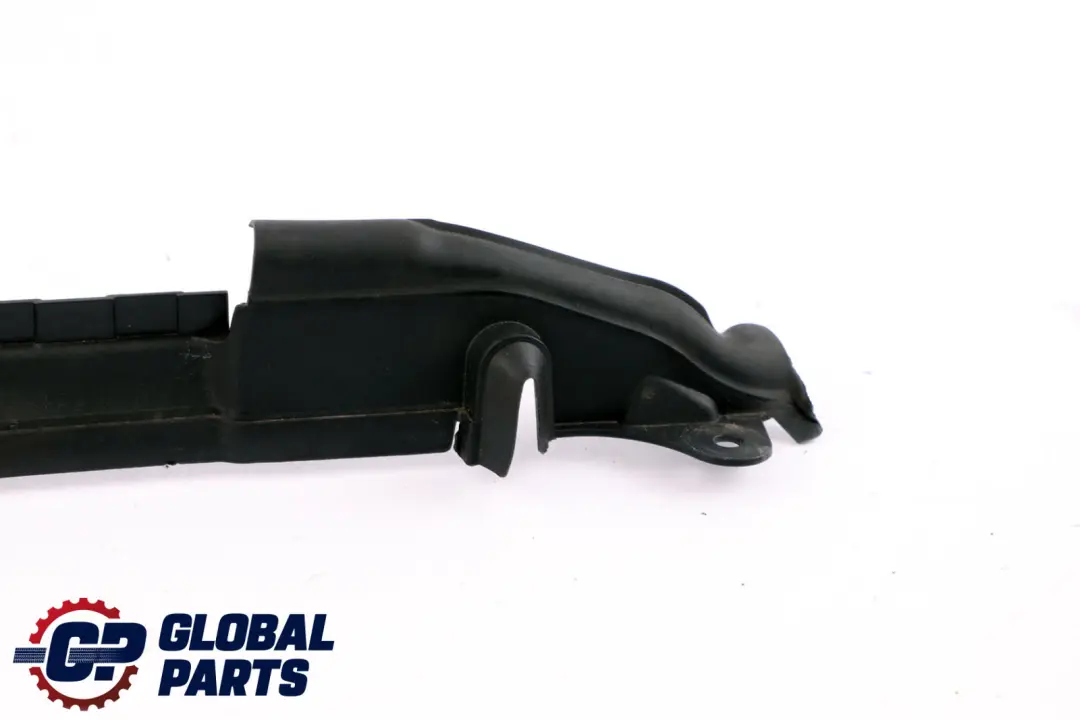 Capó Localizador Sello Izquierdo para BMW F40 F44 con número de pieza 7450921 BMW F40 F44 Capó Localizador Sello Izquierdo - SKU 7450921 - Número de pieza 7450921