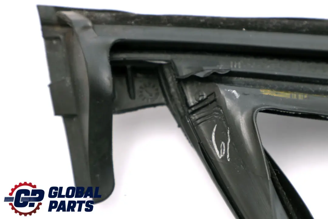 Junta Goma Para Guía Ventana Puerta Delantera Izquierda para BMW F40 con número de pieza 7452347 BMW F40 Junta Goma Para Guía Ventana Puerta Delantera Izquierda - SKU 7452347 - Número de pieza 7452347