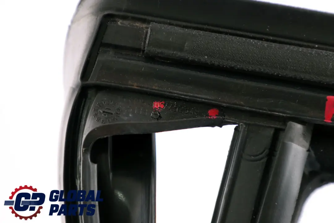 Guida del finestrino porta posteriore sinistra 5135 per BMW F40 con numero di parte 7452349 BMW F40 Guida del finestrino porta posteriore sinistra 5135 - SKU 7452349 - Numero di parte 7452349