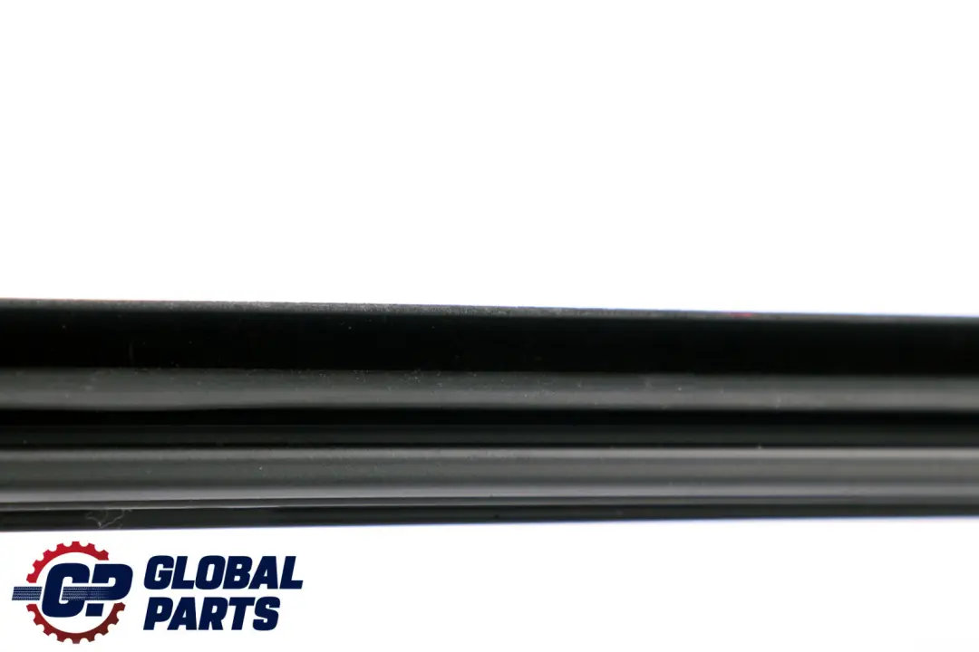 Puerta Trasera Izquierda Tapa Eje para BMW F40 con número de pieza 7452369 BMW F40 Puerta Trasera Izquierda Tapa Eje - SKU 7452369 - Número de pieza 7452369