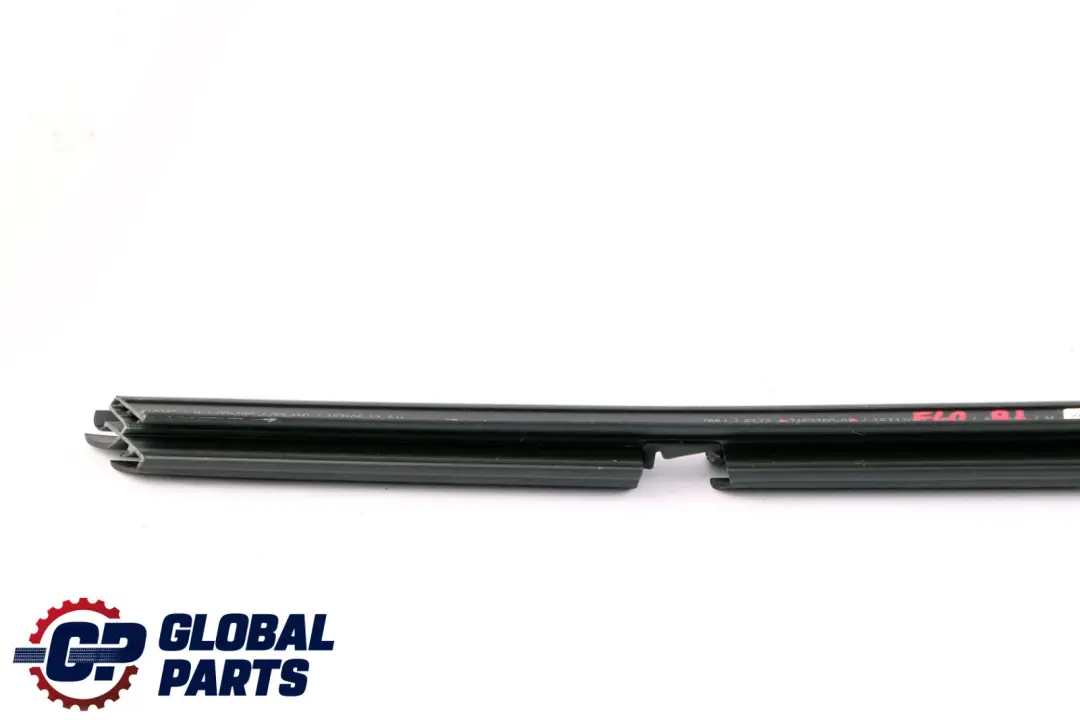 Copertura albero porta posteriore sinistra per BMW F40 con numero di parte 7452369 BMW F40 Copertura albero porta posteriore sinistra - SKU 7452369 - Numero di parte 7452369