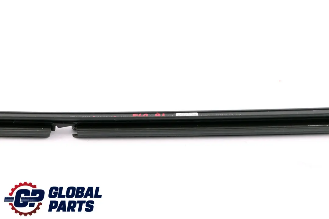 Hintere linke Tür Schachtabdeckung für BMW F40 mit Teilenummer 7452369 BMW F40 Hintere linke Tür Schachtabdeckung - SKU 7452369 - Teilenummer 7452369