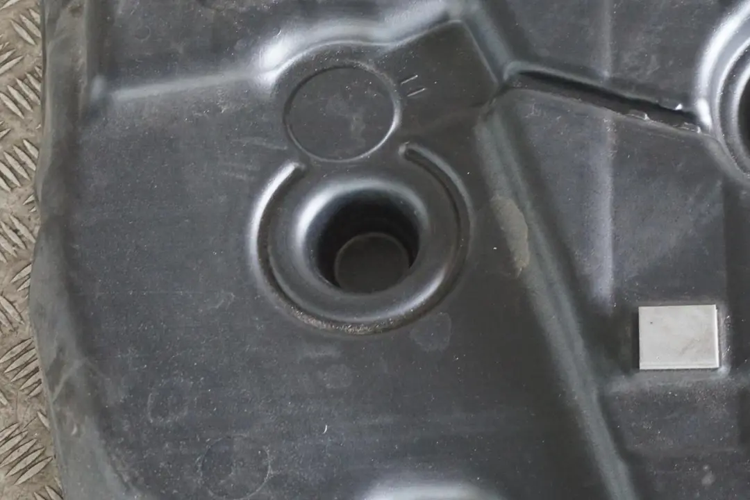 Kompletter Kraftstofftank Diesel für BMW 2 X1 X2 er F39 F45 F48 Mini F60 mit Teilenummer 7453428 BMW 2 X1 X2 er F39 F45 F48 Mini F60 Kompletter Kraftstofftank Diesel - SKU 7453428 - Teilenummer 7453428