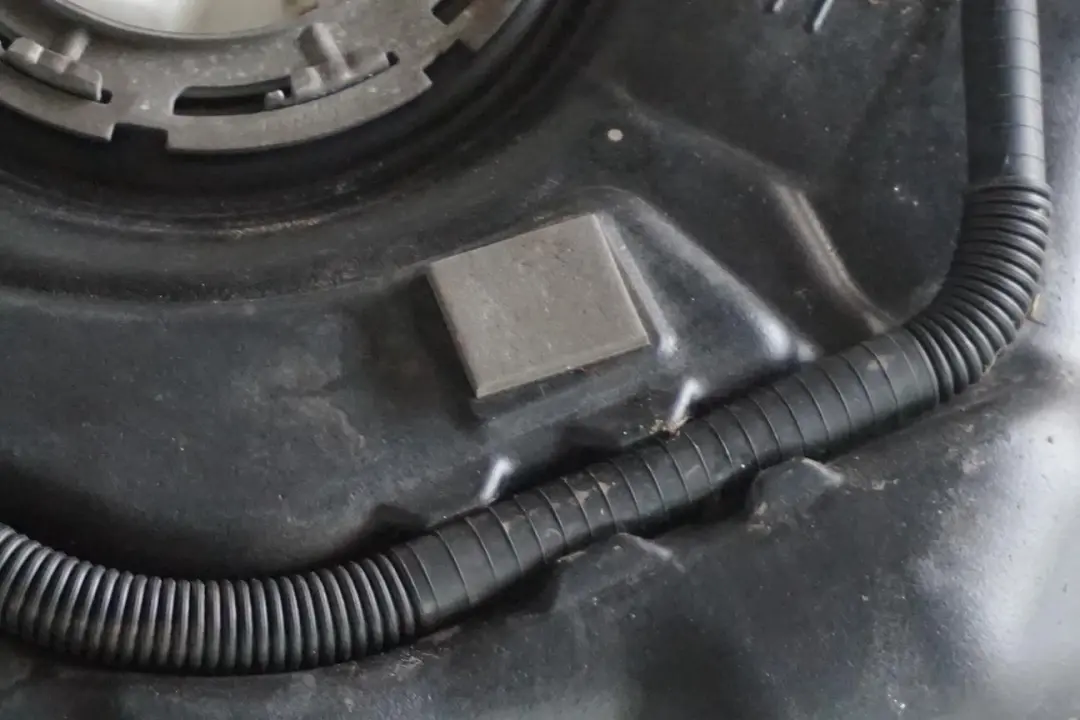 BMW 2 X1 X2 er F39 F45 F48 Mini F60 Kompletter Kraftstofftank Diesel - SKU 7453428 - Teilenummer 7453428
