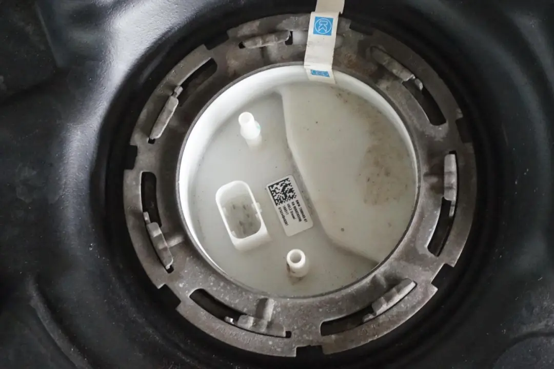 Kompletter Kraftstofftank Diesel für BMW 2 X1 X2 er F39 F45 F48 Mini F60 mit Teilenummer 7453428 BMW 2 X1 X2 er F39 F45 F48 Mini F60 Kompletter Kraftstofftank Diesel - SKU 7453428 - Teilenummer 7453428