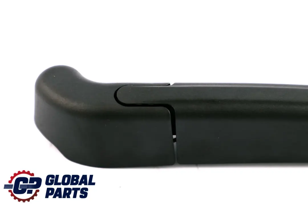Brazo Lava Parabrisas Trasero para BMW F40 con número de pieza 7456077 BMW F40 Brazo Lava Parabrisas Trasero - SKU 7456077 - Número de pieza 7456077
