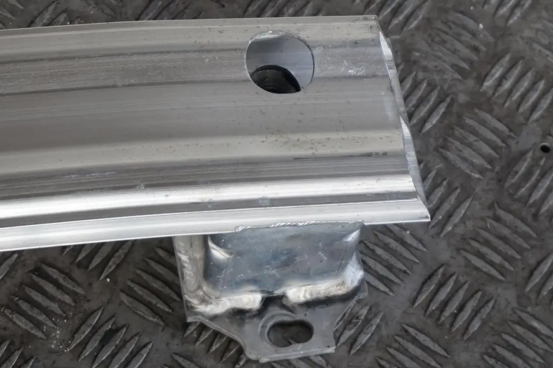 Parachoques Trasero Soporte Choque Barra Refuerzo para BMW F40 con número de pieza 7462338 BMW F40 Parachoques Trasero Soporte Choque Barra Refuerzo - SKU 7462338 - Número de pieza 7462338