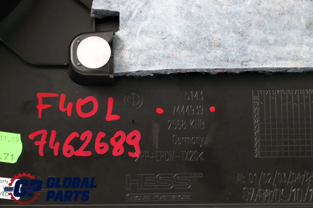 Abdeckung B Säule Unten Links Schwarz 7444939 für BMW F40 mit Teilenummer 7462689 BMW F40 Abdeckung B Säule Unten Links Schwarz 7444939 - SKU 7462689 - Teilenummer 7462689