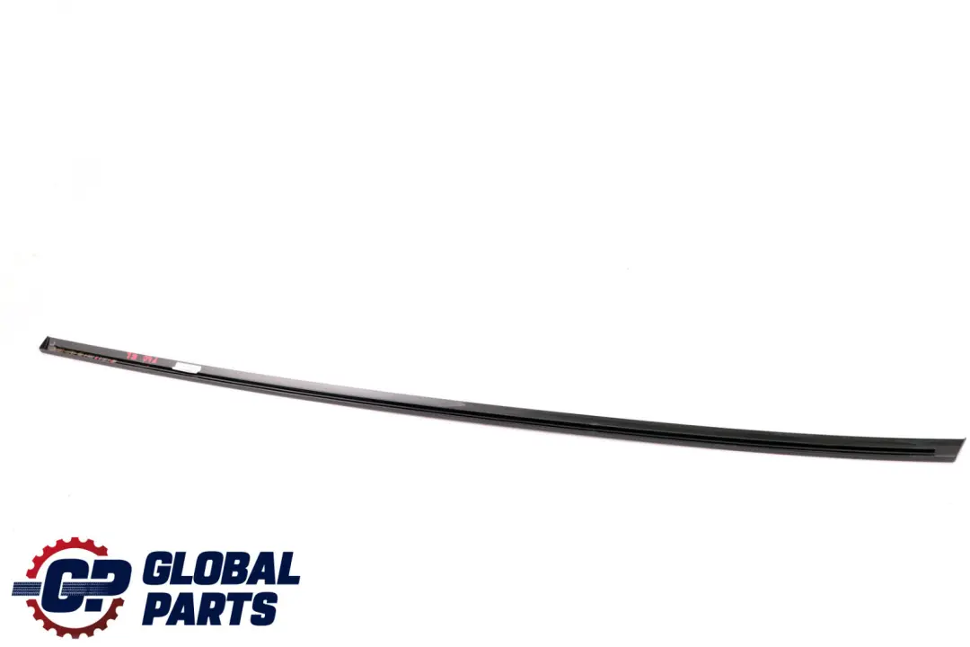 Ventana Superior Marco Tapa Tira Puerta Trasera Izquierda Shadowline para BMW F40 con número de pieza 7473995 BMW F40 Ventana Superior Marco Tapa Tira Puerta Trasera Izquierda Shadowline - SKU 7473995 - Número de pieza 7473995