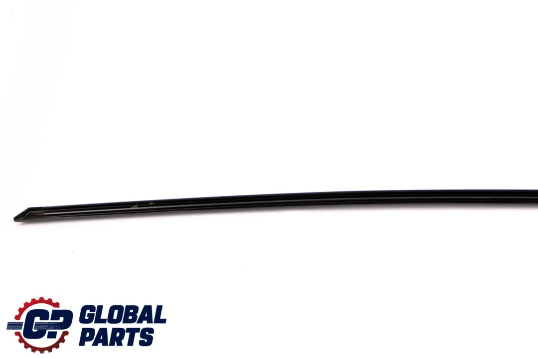 Ventana Superior Marco Tapa Tira Puerta Trasera Izquierda Shadowline para BMW F40 con número de pieza 7473995 BMW F40 Ventana Superior Marco Tapa Tira Puerta Trasera Izquierda Shadowline - SKU 7473995 - Número de pieza 7473995