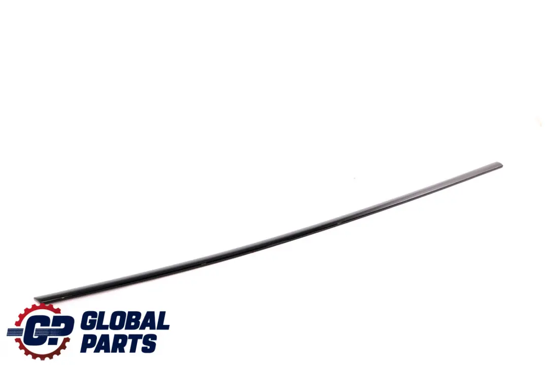 Ventana Superior Marco Tapa Tira Puerta Trasera Izquierda Shadowline para BMW F40 con número de pieza 7473995 BMW F40 Ventana Superior Marco Tapa Tira Puerta Trasera Izquierda Shadowline - SKU 7473995 - Número de pieza 7473995