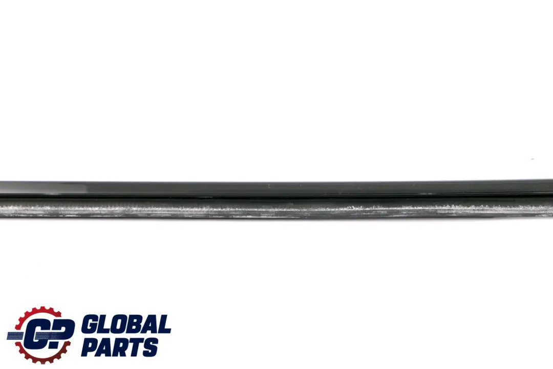 Puerta Ventana Exterior Canal Cubierta Trasera Izquierda Shadowline para BMW F40 con número de pieza 7473999 BMW F40 Puerta Ventana Exterior Canal Cubierta Trasera Izquierda Shadowline - SKU 7473999 - Número de pieza 7473999