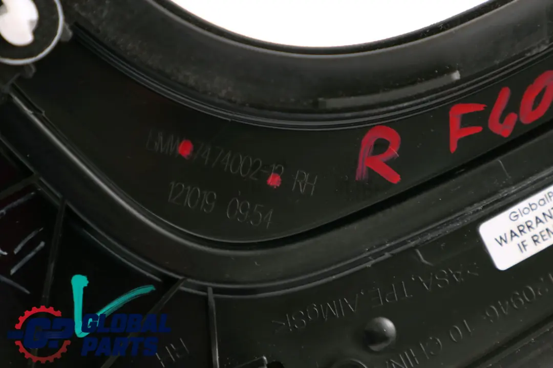 Cache Colonne C Droite Shadowline pour BMW F40 à propos du numéro de pièce 7474002 BMW F40 Cache Colonne C Droite Shadowline - SKU 7474002 - Numéro de pièce 7474002