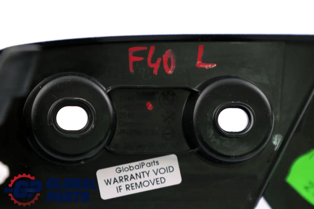 Cubierta Panel Bandeja Cinturón Trasera Izquierda Negro para BMW F40 con número de pieza 7492475 BMW F40 Cubierta Panel Bandeja Cinturón Trasera Izquierda Negro - SKU 7492475 - Número de pieza 7492475