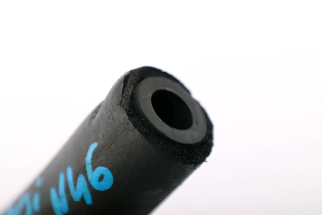 Przewód rura powietrza N46 do BMW E83 X3 E87 E90 o numerze 7503524 BMW E83 X3 E87 E90 Przewód rura powietrza N46 - SKU 7503524 - Numer Części 7503524