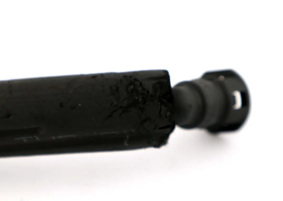 Przewód rura odmy oleju do BMW E53 X5 E60 E83 X3 o numerze 7504536 BMW E53 X5 E60 E83 X3 Przewód rura odmy oleju - SKU 7504536 - Numer Części 7504536